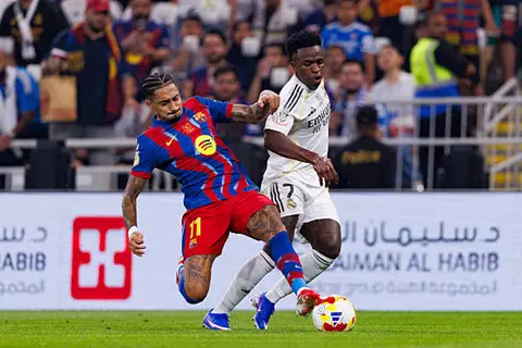  ألونسو يكشف.. سبب استبدال فينيسيوس في كلاسيكو ريال مدريد وبرشلونة